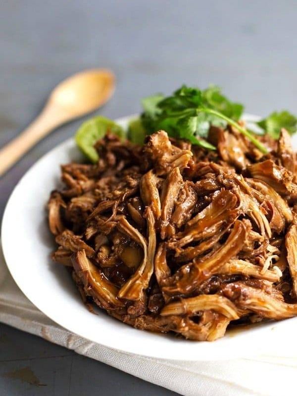 Honey Glazed Crockpot Chicken Adobo - simple pantry ingredients, hardly any hands-on time, 200 calories. | https://slimming-trick.today