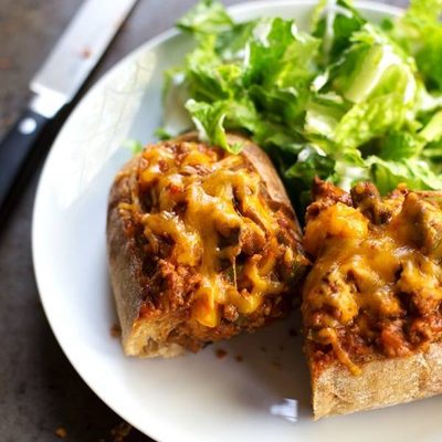 Quick and Easy Pizza Bread - perfect for making ahead and freezing so you can make individual servings later. Lots of veggies, kid-friendly, total comfort food, 375 calories. | pinchofyum.com