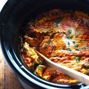 Super Easy Skinny Veggie Crockpot Lasagna - a handful of simple ingredients for a healthy family dinner. | https://slimming-trick.today