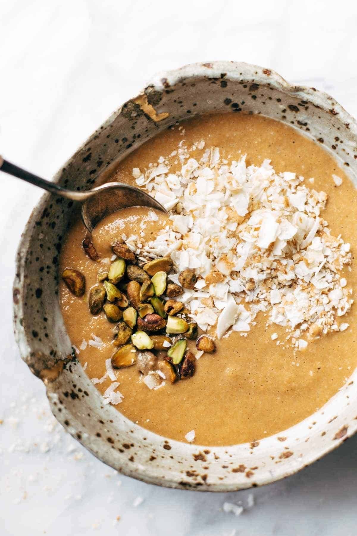 Carrot Cake Smoothie Bowl - an easy, nutrition-packed dessert or snack recipe with a secret super-healthy ingredient! Guilt-free snack! | pinchofyum.com Carrot Cake Smoothie Bowl - an easy, nutrition-packed dessert or snack recipe with a secret super-healthy ingredient! Guilt-free snack! | pinchofyum.com